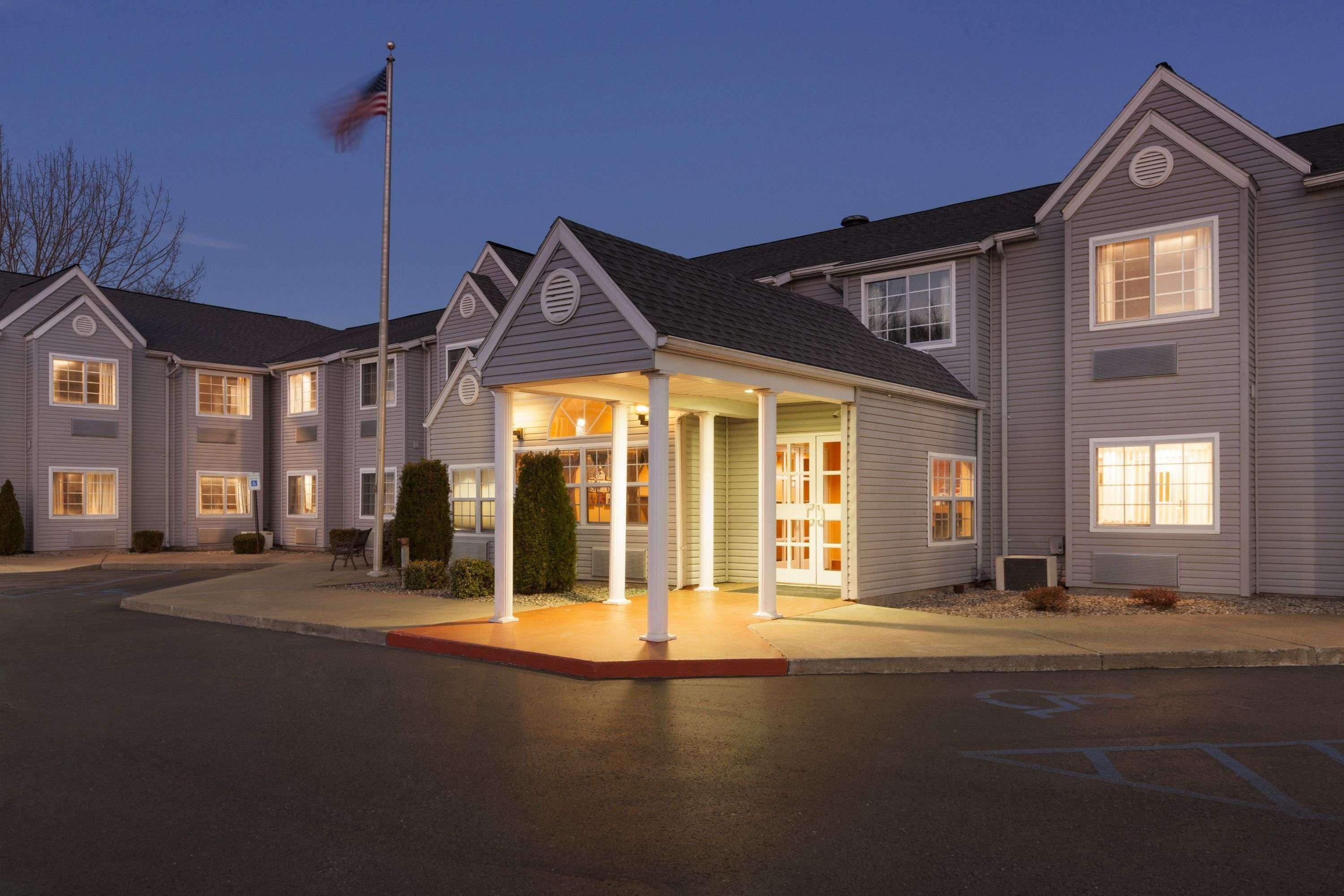 Microtel Inn By Wyndham - Albany Airport Latham Bagian luar foto