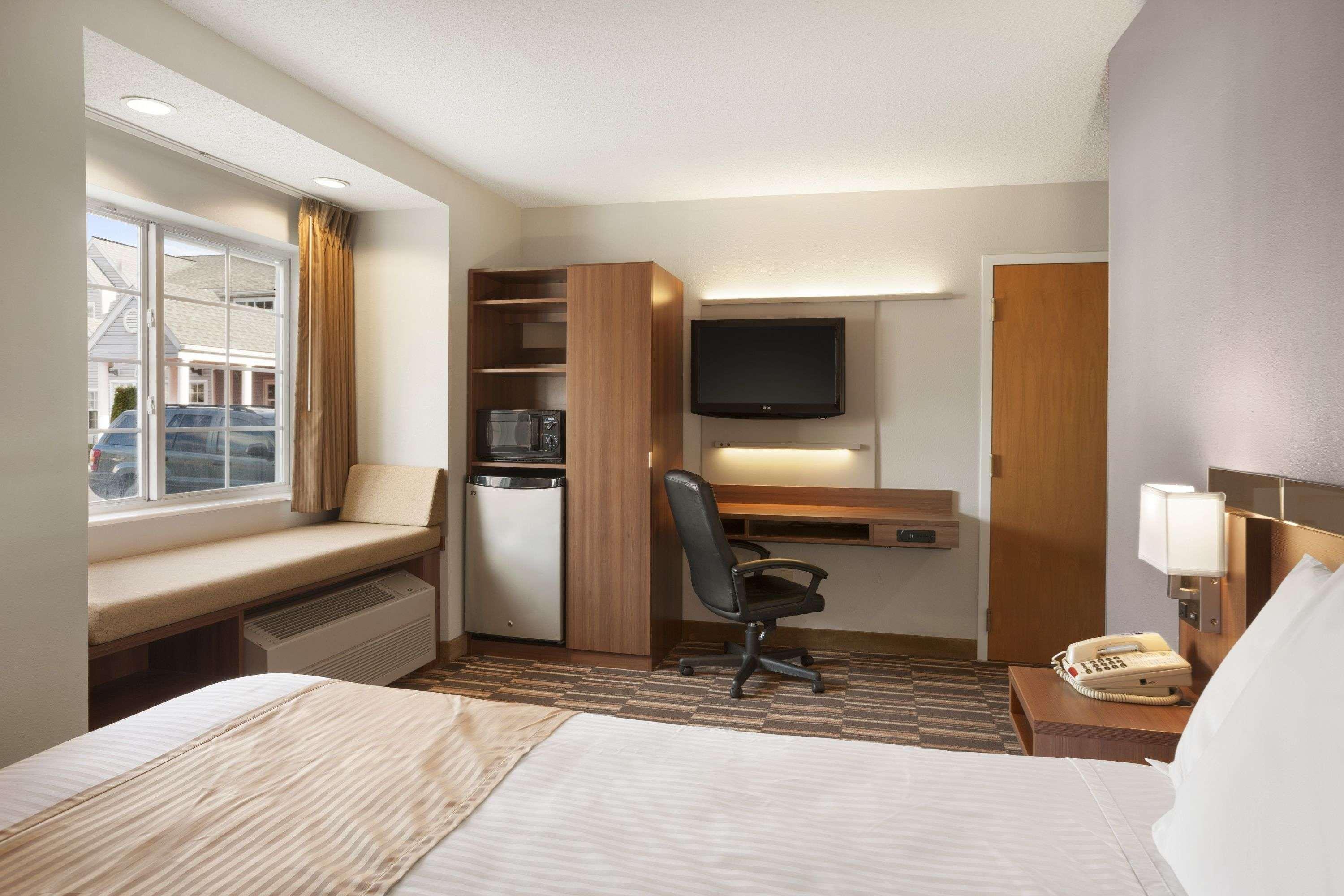 Microtel Inn By Wyndham - Albany Airport Latham Bagian luar foto