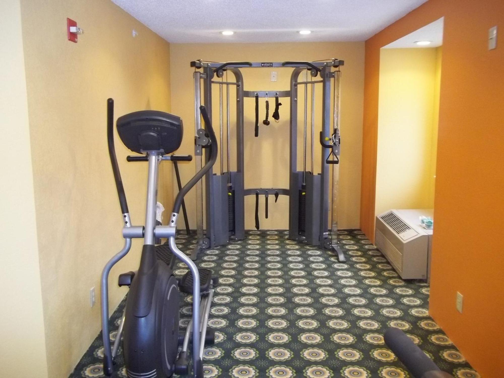 Microtel Inn By Wyndham - Albany Airport Latham Bagian luar foto
