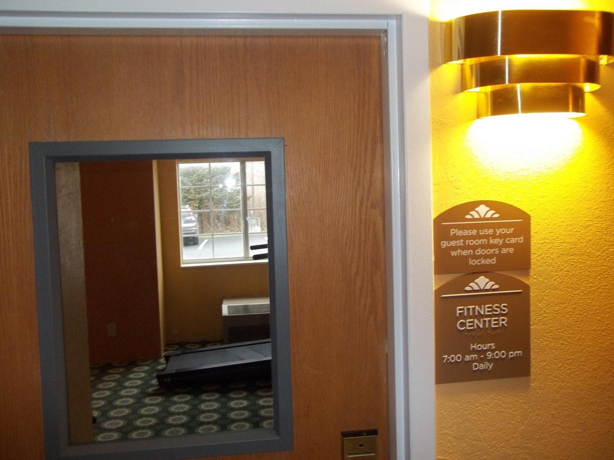 Microtel Inn By Wyndham - Albany Airport Latham Bagian luar foto