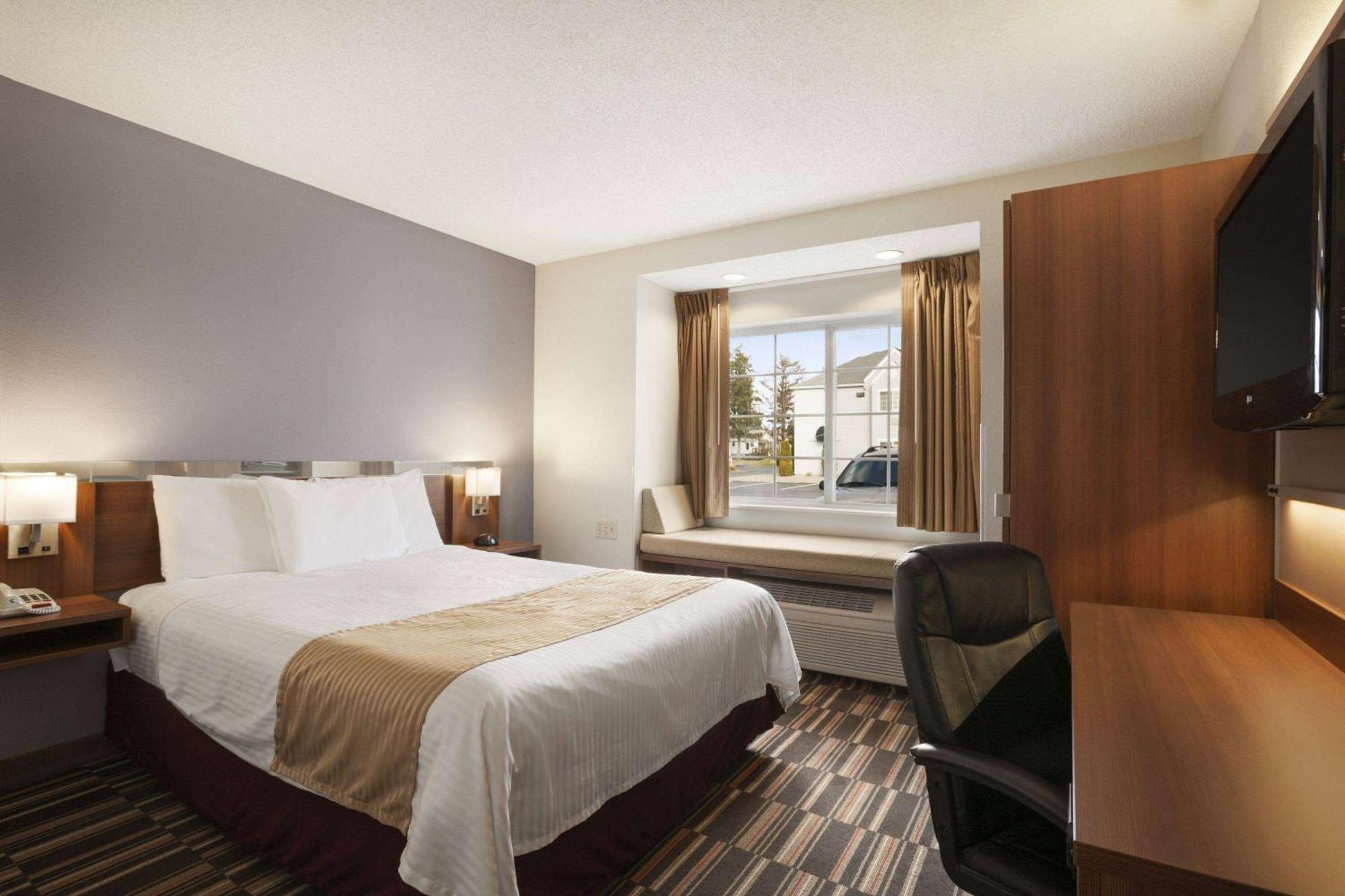 Microtel Inn By Wyndham - Albany Airport Latham Bagian luar foto