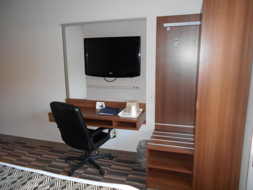 Microtel Inn By Wyndham - Albany Airport Latham Bagian luar foto