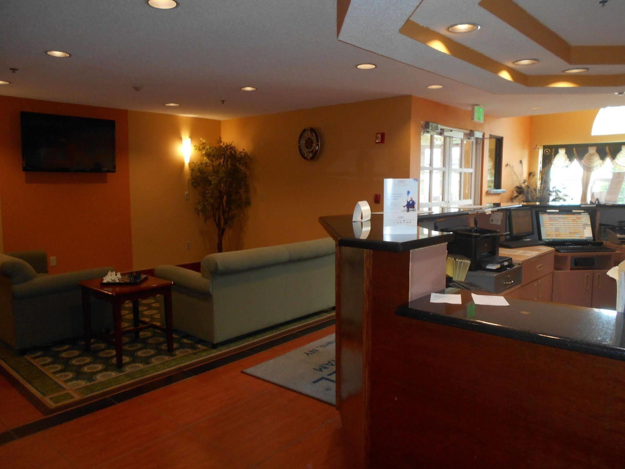 Microtel Inn By Wyndham - Albany Airport Latham Bagian luar foto