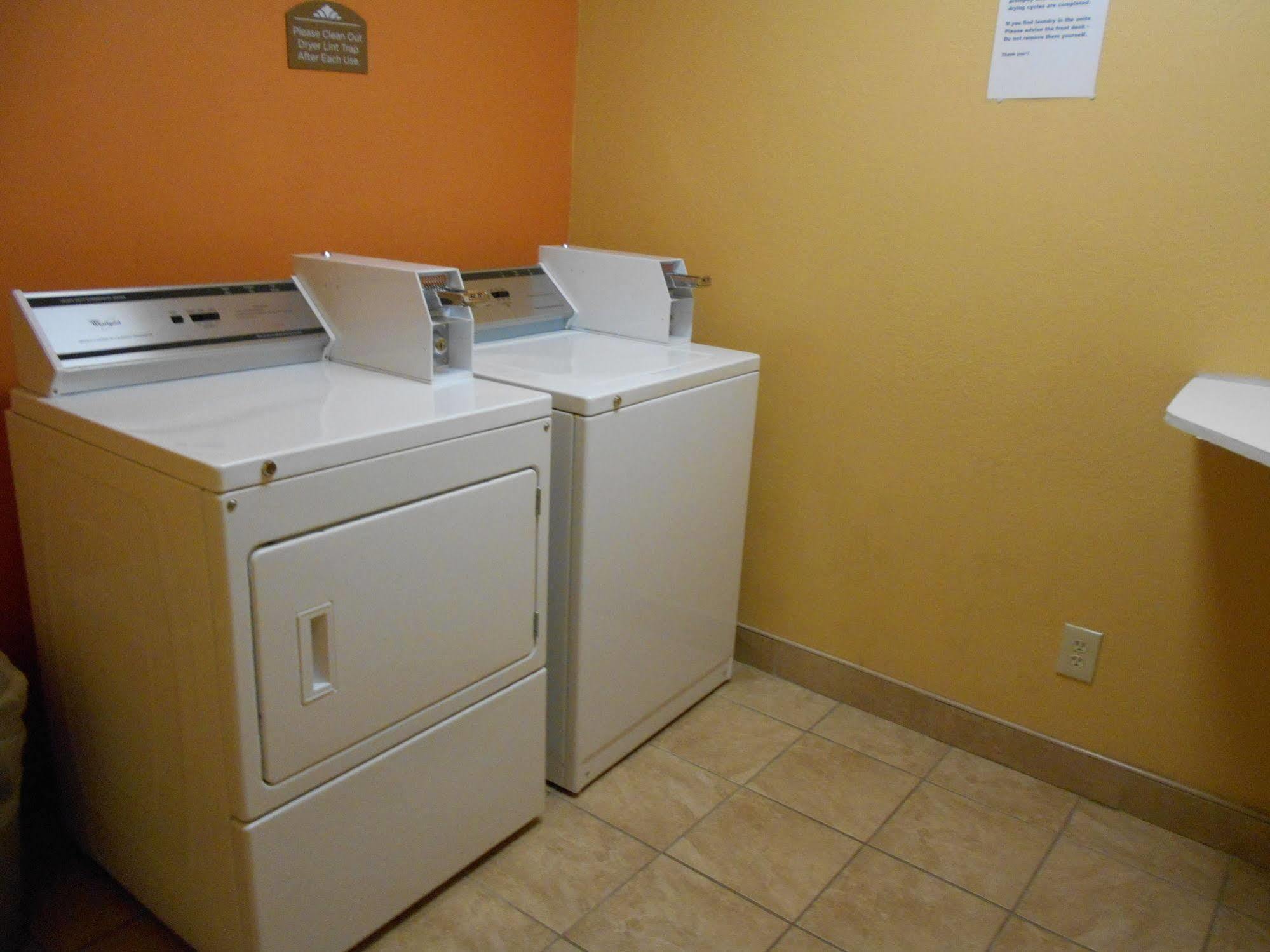 Microtel Inn By Wyndham - Albany Airport Latham Bagian luar foto