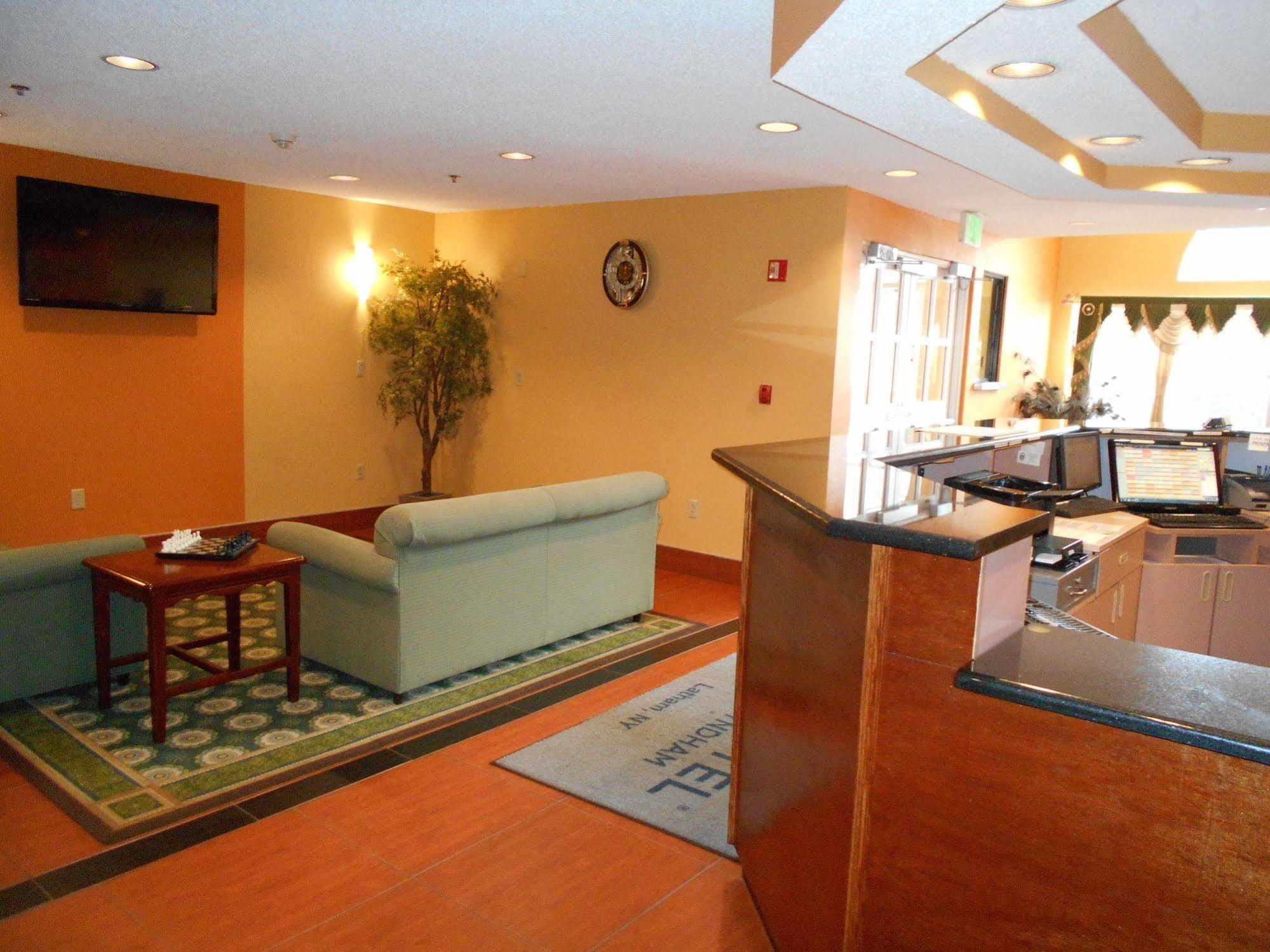 Microtel Inn By Wyndham - Albany Airport Latham Bagian luar foto