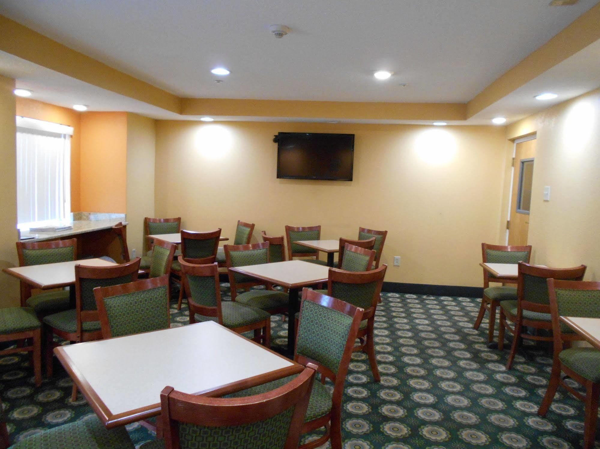 Microtel Inn By Wyndham - Albany Airport Latham Bagian luar foto