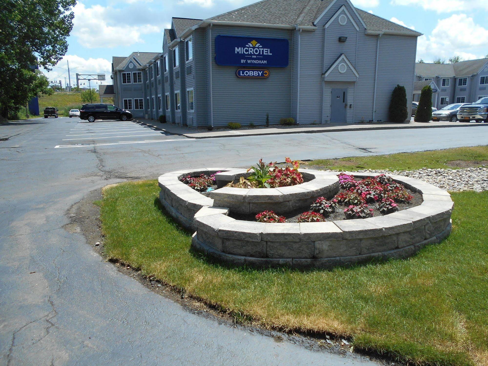 Microtel Inn By Wyndham - Albany Airport Latham Bagian luar foto
