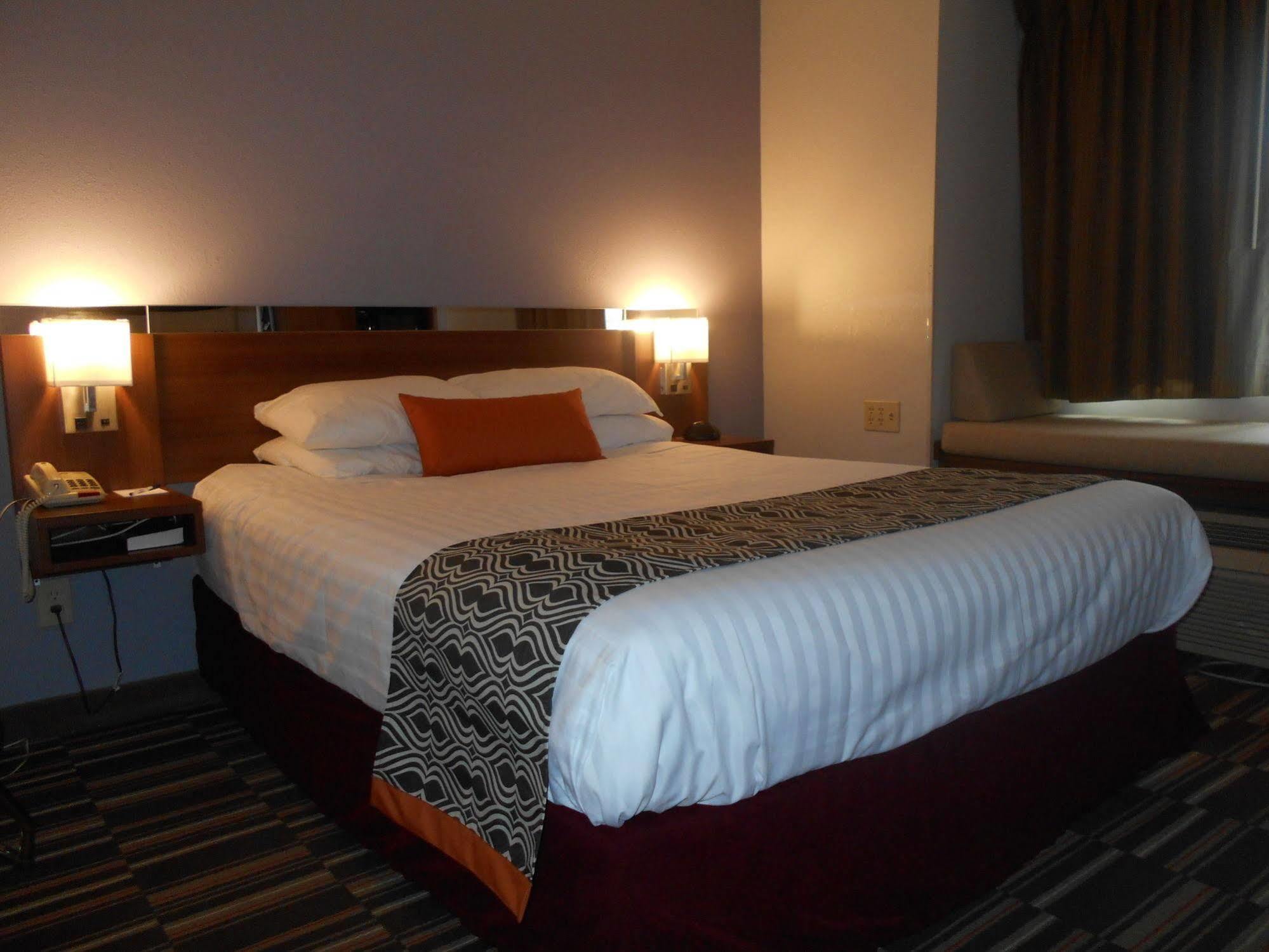 Microtel Inn By Wyndham - Albany Airport Latham Bagian luar foto