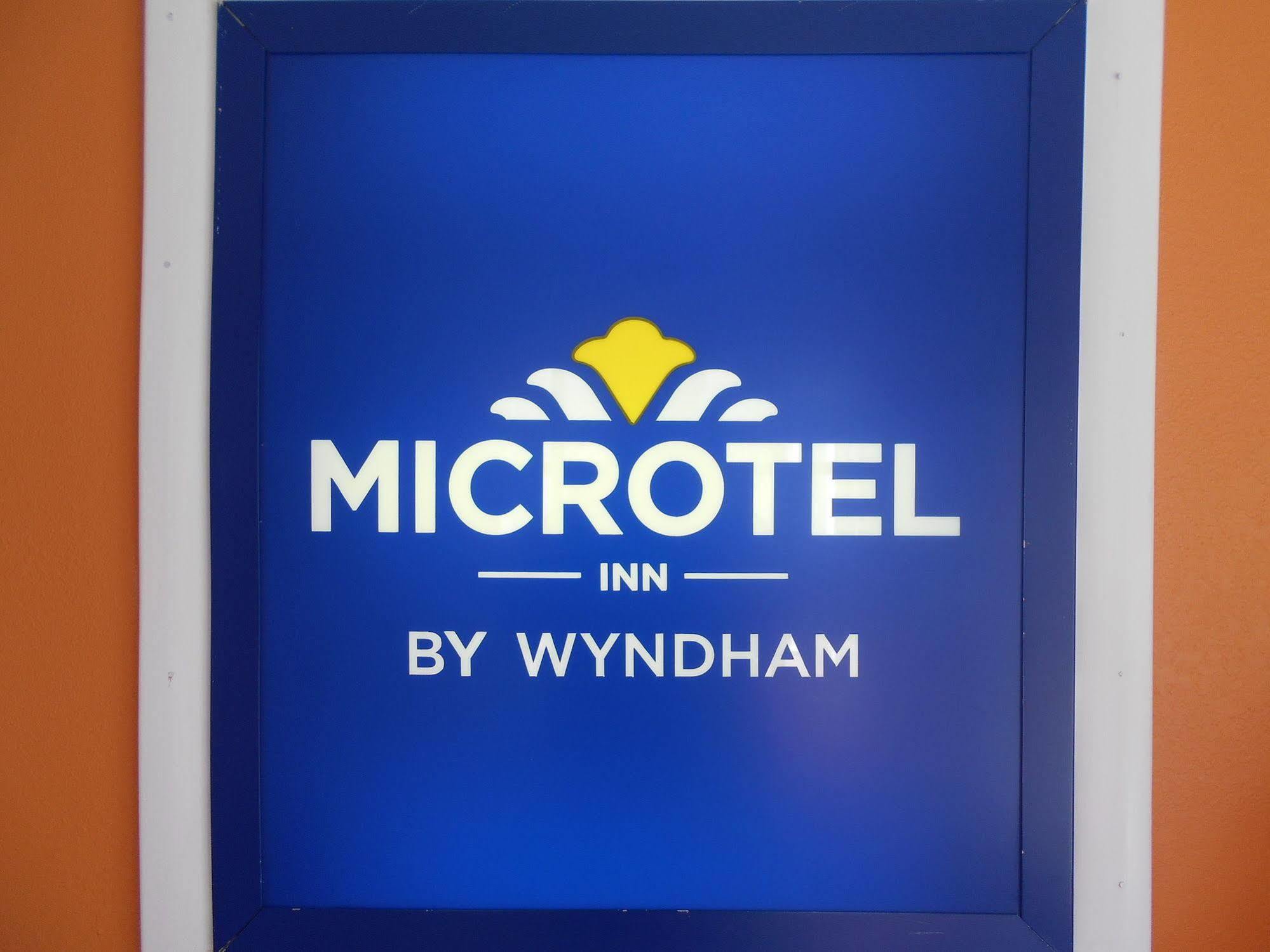 Microtel Inn By Wyndham - Albany Airport Latham Bagian luar foto