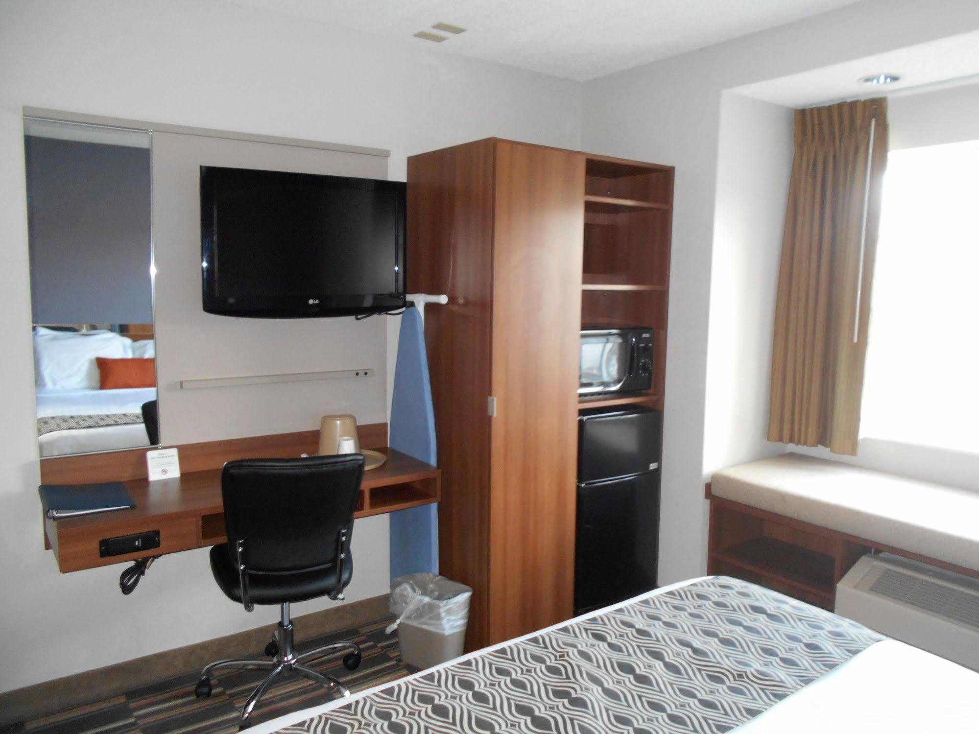 Microtel Inn By Wyndham - Albany Airport Latham Bagian luar foto