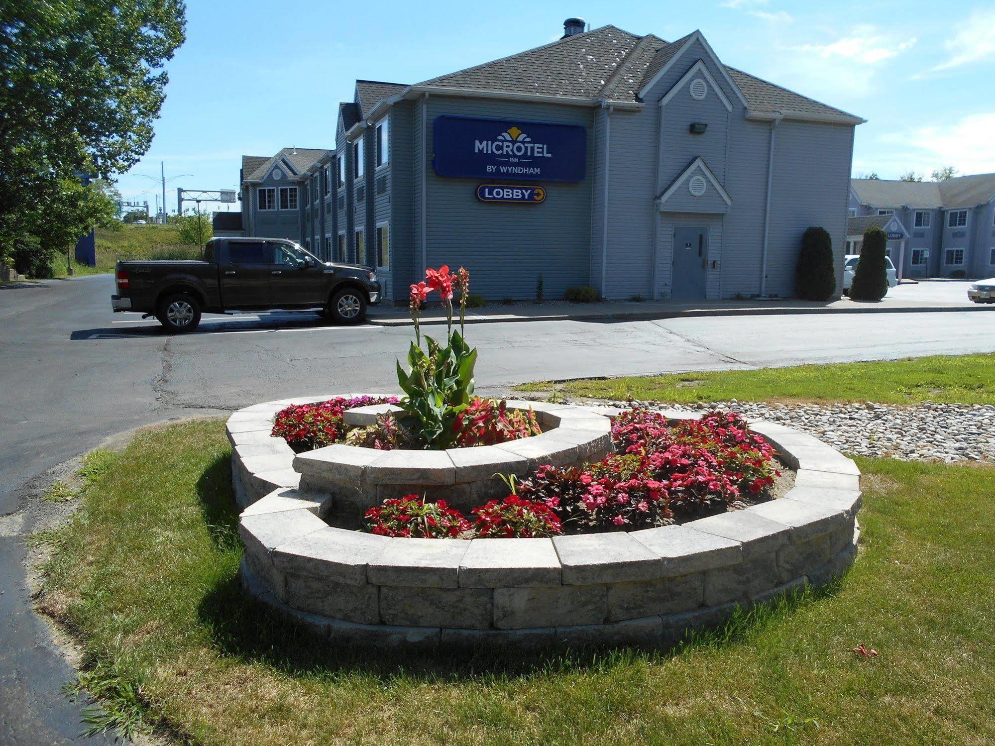 Microtel Inn By Wyndham - Albany Airport Latham Bagian luar foto