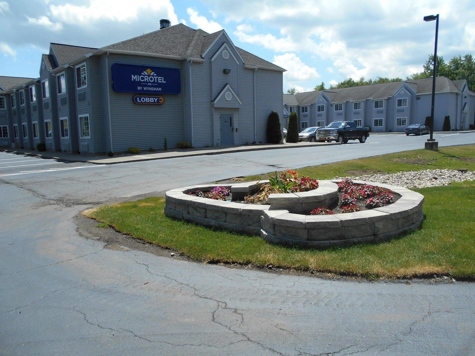 Microtel Inn By Wyndham - Albany Airport Latham Bagian luar foto